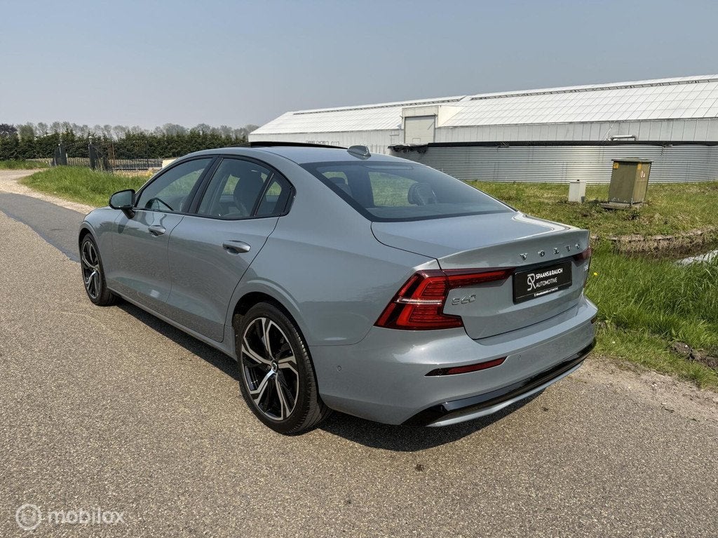 Volvo S60 2.0 B5 AWD Ultimate Dark / Pano / Harman / BLIS, Zwart, 4 cilinders, 1969 cc, S60