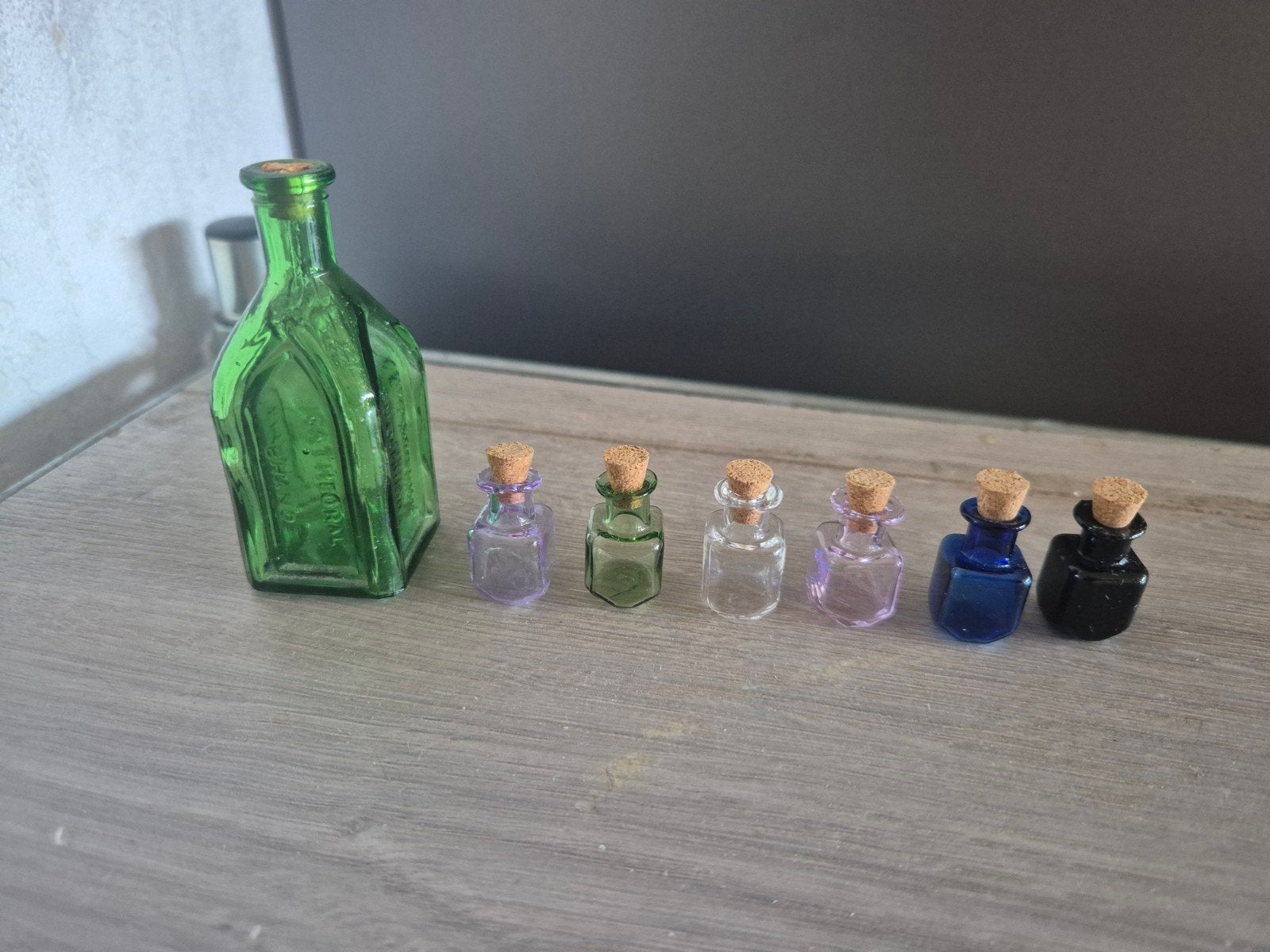 7 miniatuur flesjes, Antiek en Kunst, Curiosa en Brocante, Ophalen of Verzenden