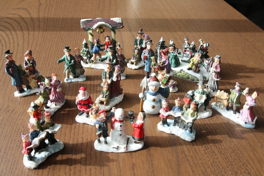 Partijtje met 17 Figurines voor in een kerstdorp, Diversen, Ophalen of Verzenden, Gebruikt