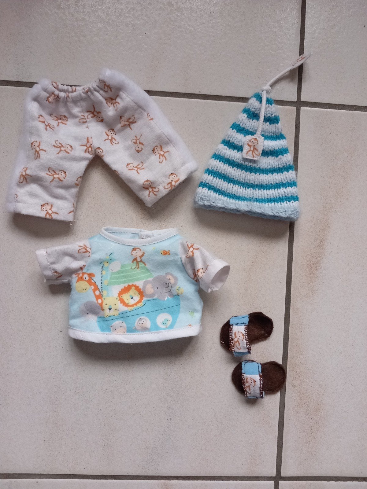 Zelfgemaakte poppenkleertjes voor pop 32 cm 4 delig., Kinderen en Baby's, Speelgoed | Poppen, Ophalen of Verzenden, Nieuw, Babypop