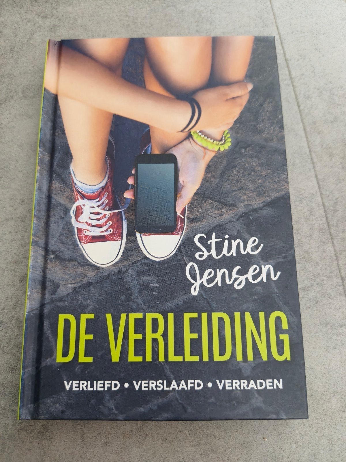 De Verleiding - Stine Jensen (Jeugdroman), Ophalen of Verzenden, Zo goed als nieuw, Stine Jensen, Fictie