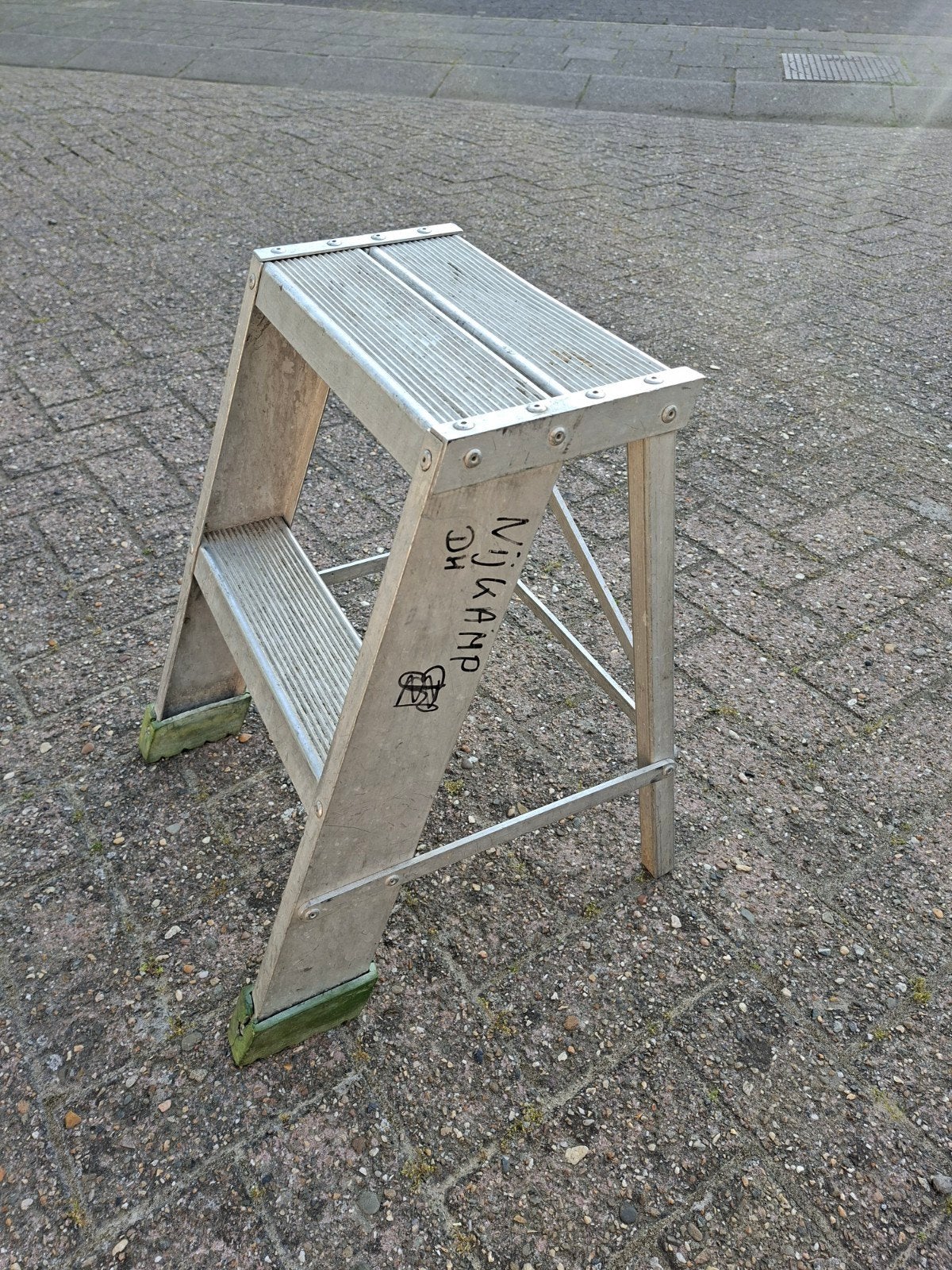 Stevige aluminium opstap, ideaal voor klusjes, Gebruikt, Trap, Ophalen of Verzenden, Opvouwbaar of Inschuifbaar