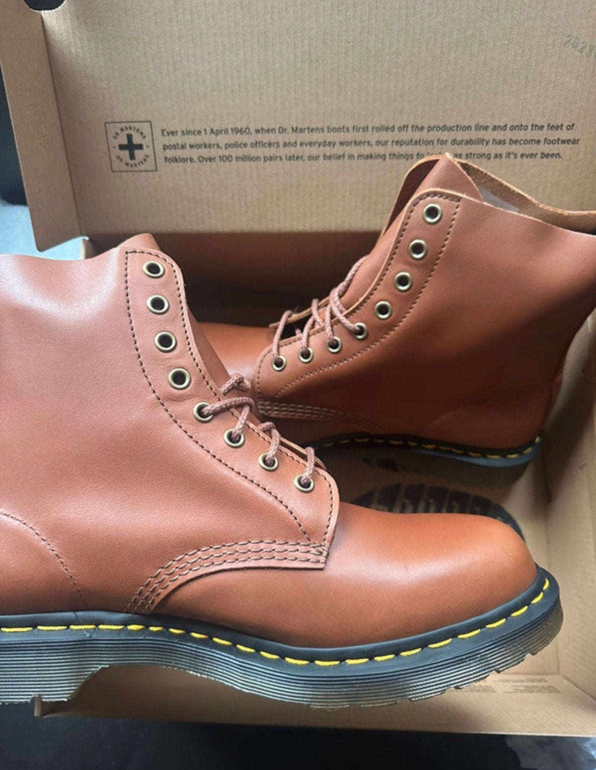 Dr. Martens 1460 Pascal Saddle tan laarzen nieuw maat 44, Kleding | Heren, Ophalen of Verzenden, Nieuw, Zwart, Boots