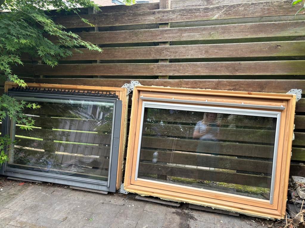 Velux dakraam 2 stuks GGL U04 (UK04) 134x98 cm, Gebruikt, Raamkozijn, Inclusief glas, 75 tot 150 cm