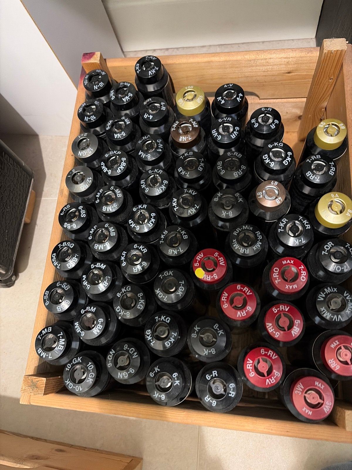 Circa 50 bussen Goldwell verf te koop, Ophalen, Nieuw, Overige typen