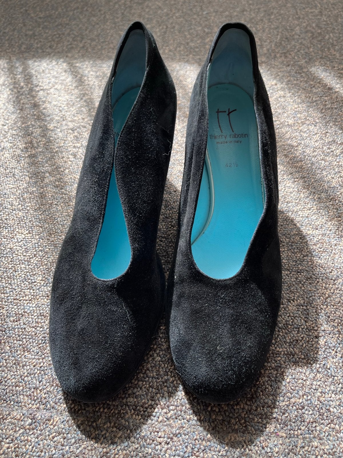 Thierry Rabotin Zwarte Suède Pumps - Maat 42.5, Verzenden, Zo goed als nieuw, Zwart, Pumps