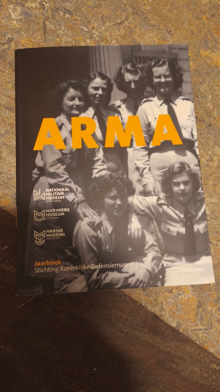 Arma, Boeken, Stichting Koninklijke Defensiemusea, Ophalen of Verzenden, Zo goed als nieuw, Algemeen