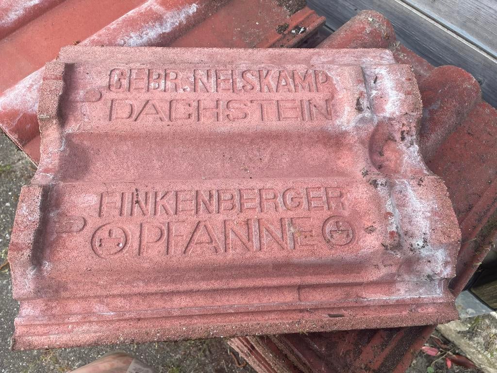 Gratis dakpannen, ca. 60 stuks, af te halen in Almere, Ophalen, Gebruikt, Steen of Klei, 5 tot 10 m²