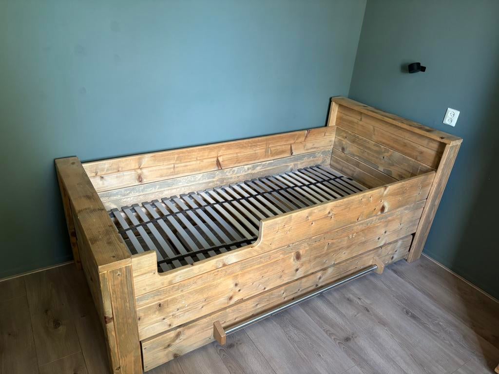 1 persoonsbed van steigerhout met lade en lattenbodem, Ophalen, 85 tot 100 cm, Gebruikt, Lattenbodem