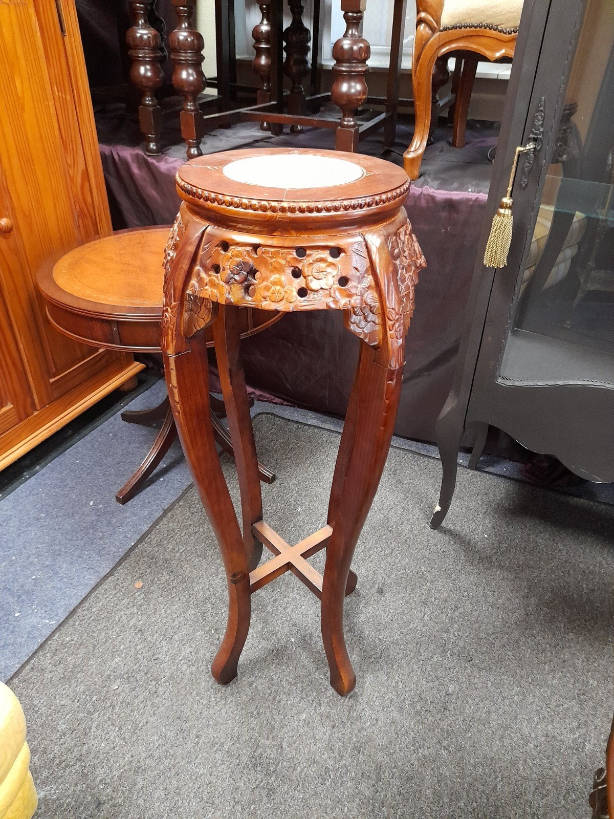 Noten planten tafel ca 90 cm hoog doorsnee 30 cm, Ophalen