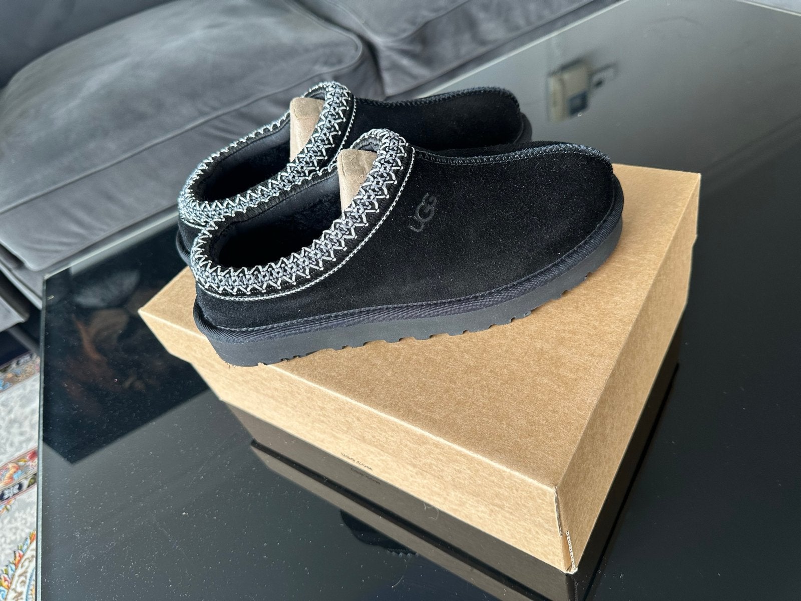 Nieuwe UGG Tazz Zwart - Maat 39 (valt als 38/39), Zwart, Nieuw, Ophalen of Verzenden, Pantoffels of Sloffen