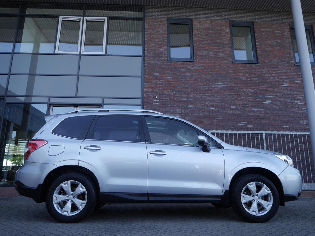 Subaru Forester 2.0 Luxury | Automaat | 4WD | 2000KG Trekgew, Auto's, Subaru, Automaat, Euro 5, Zwart, 4 cilinders