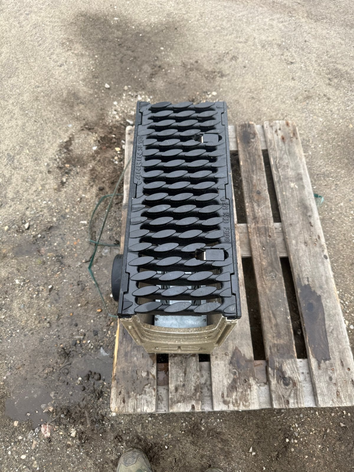 ANRIN DRAIN SF-150 Afvoerput / Straatkolk met Gietijzeren Ro, Ophalen, Nieuw, Minder dan 2 meter, 80 mm of meer