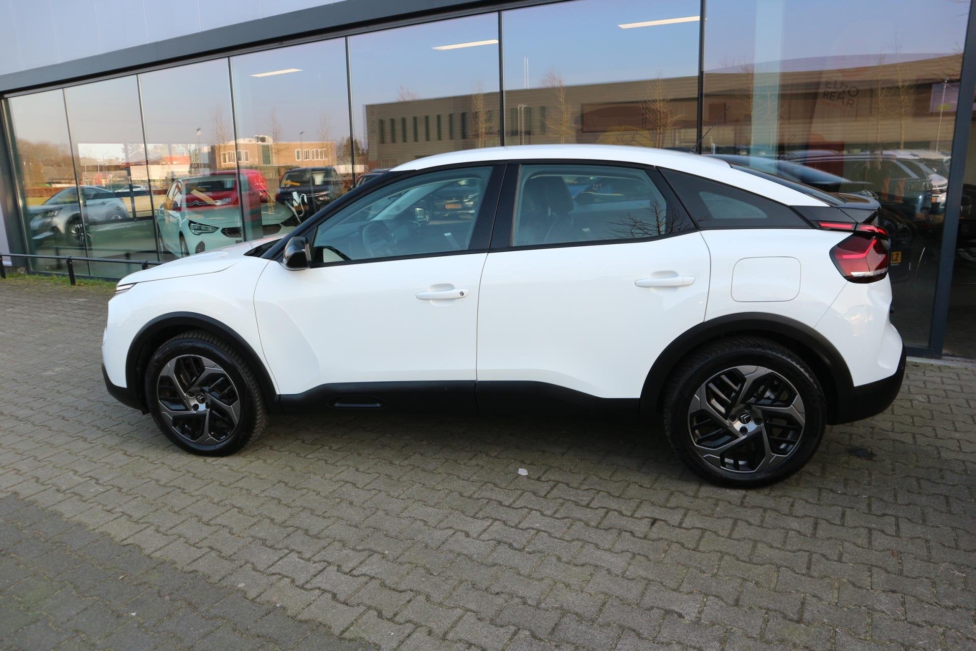 Citroen C4 1.2 Puretech Feel Pack AUTOMAAT NAVI CAMERA HEAD-, Auto's, Stof, Gebruikt, Euro 6, 1199 cc