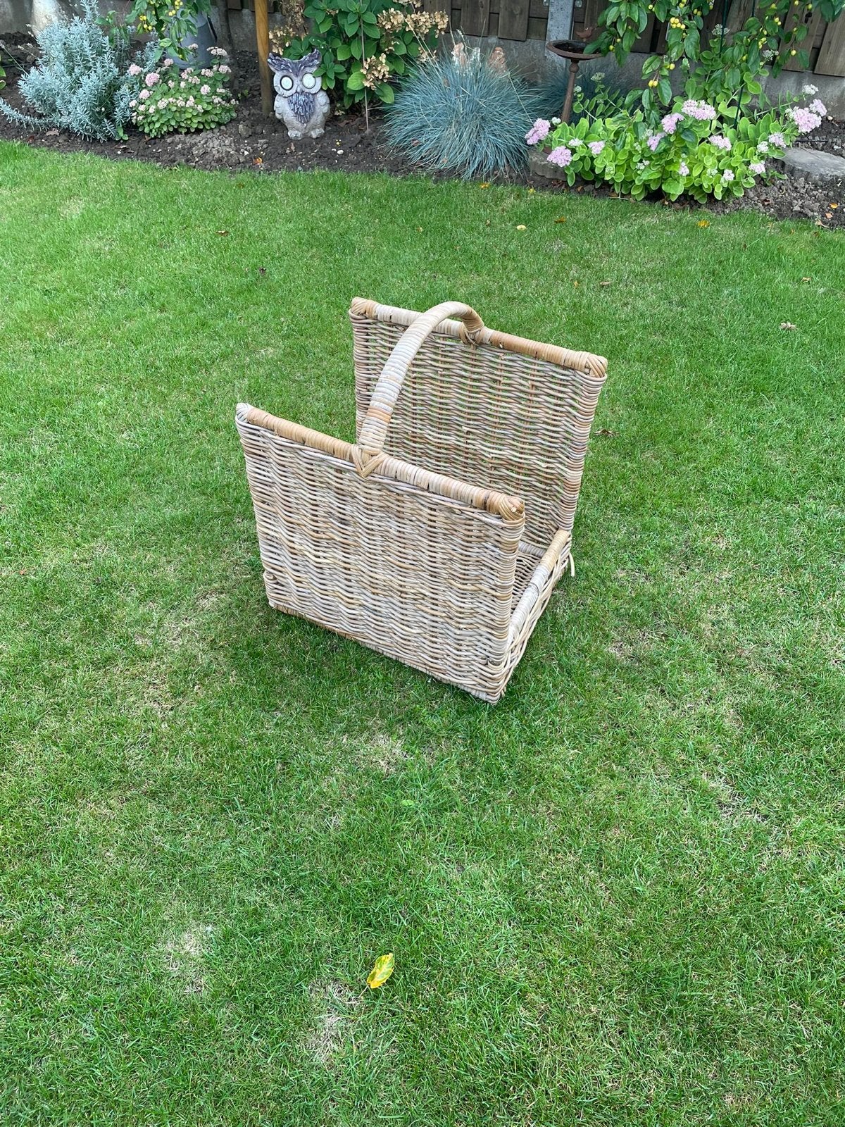 Rotan lectuurbak / krantenbak, Huis en Inrichting, Ophalen, Met handvat, Gebruikt, Natuurlijk materiaal