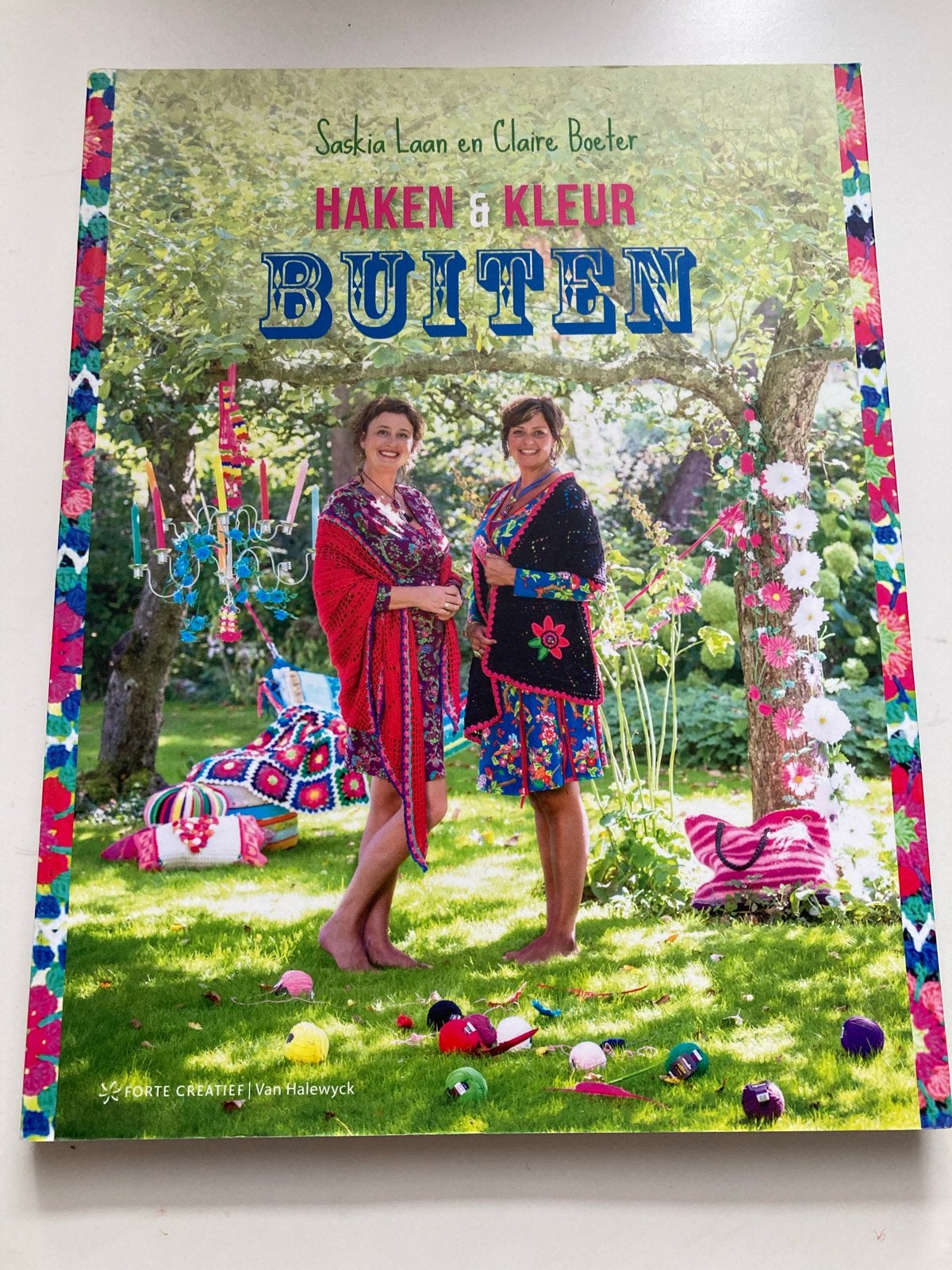 Haken & Kleur Buiten - Haakboek voor buitenprojecten, Ophalen of Verzenden, Nieuw, Breien en Haken