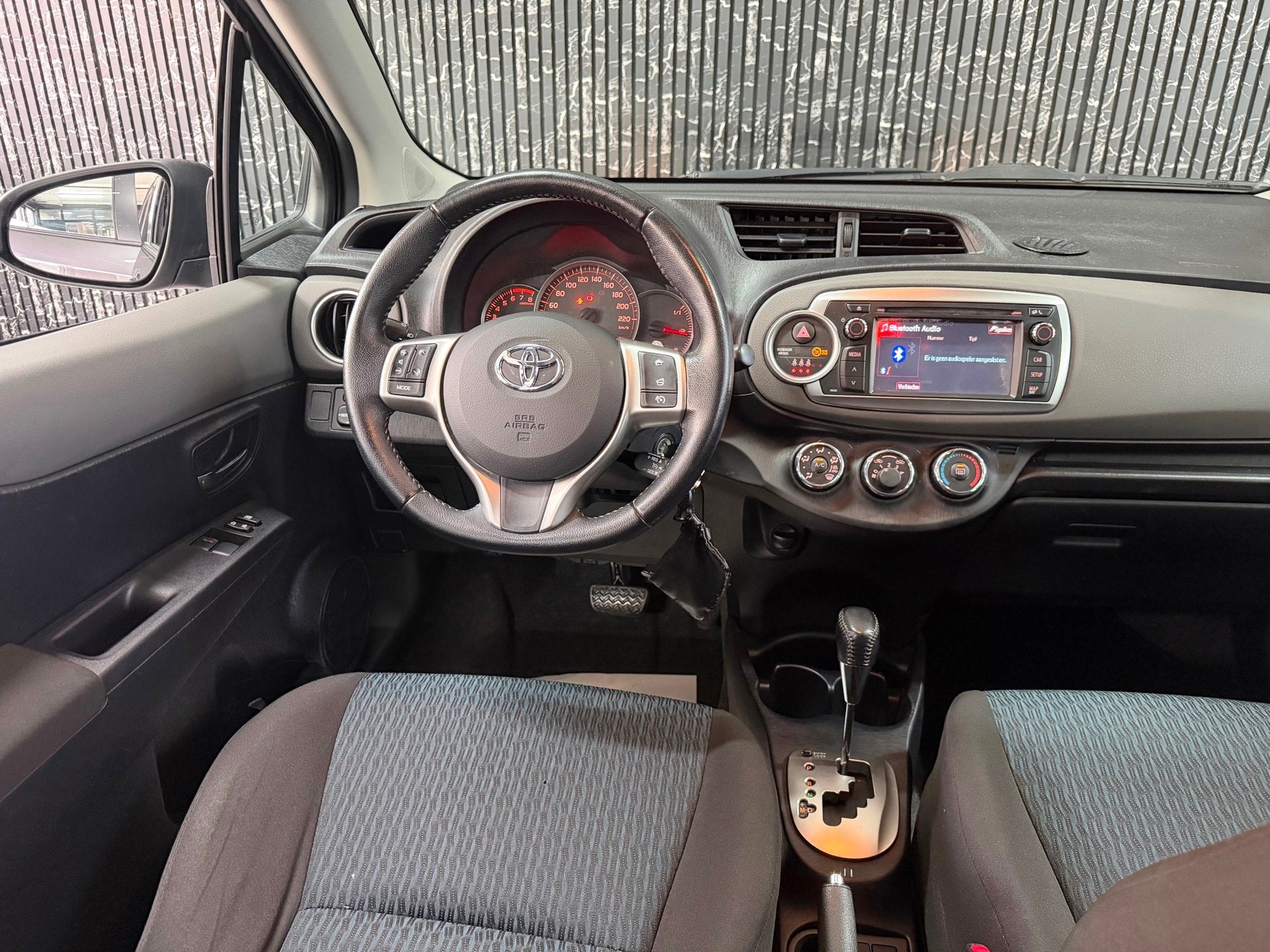 Toyota Yaris 1.3 VVT-i Executive Automaat | Airco | camera, Auto's, 4 cilinders, Leder en Stof, Bedrijf, 99 pk