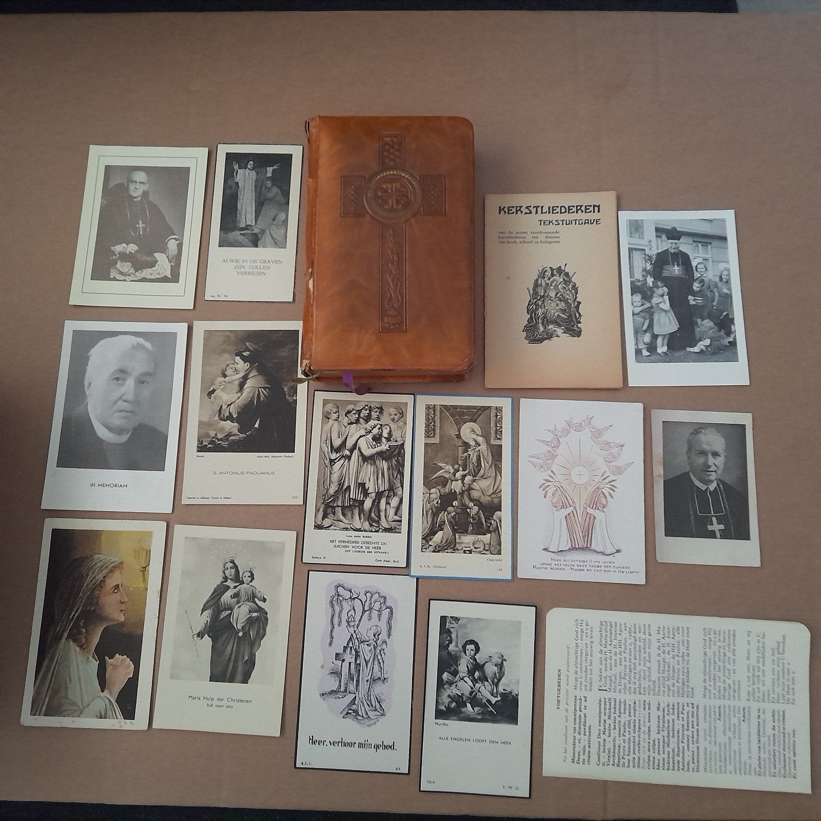 Berne handmissaal 1957 met 34 prentjes, Antiek en Kunst, Antiek | Boeken en Bijbels, Ophalen of Verzenden