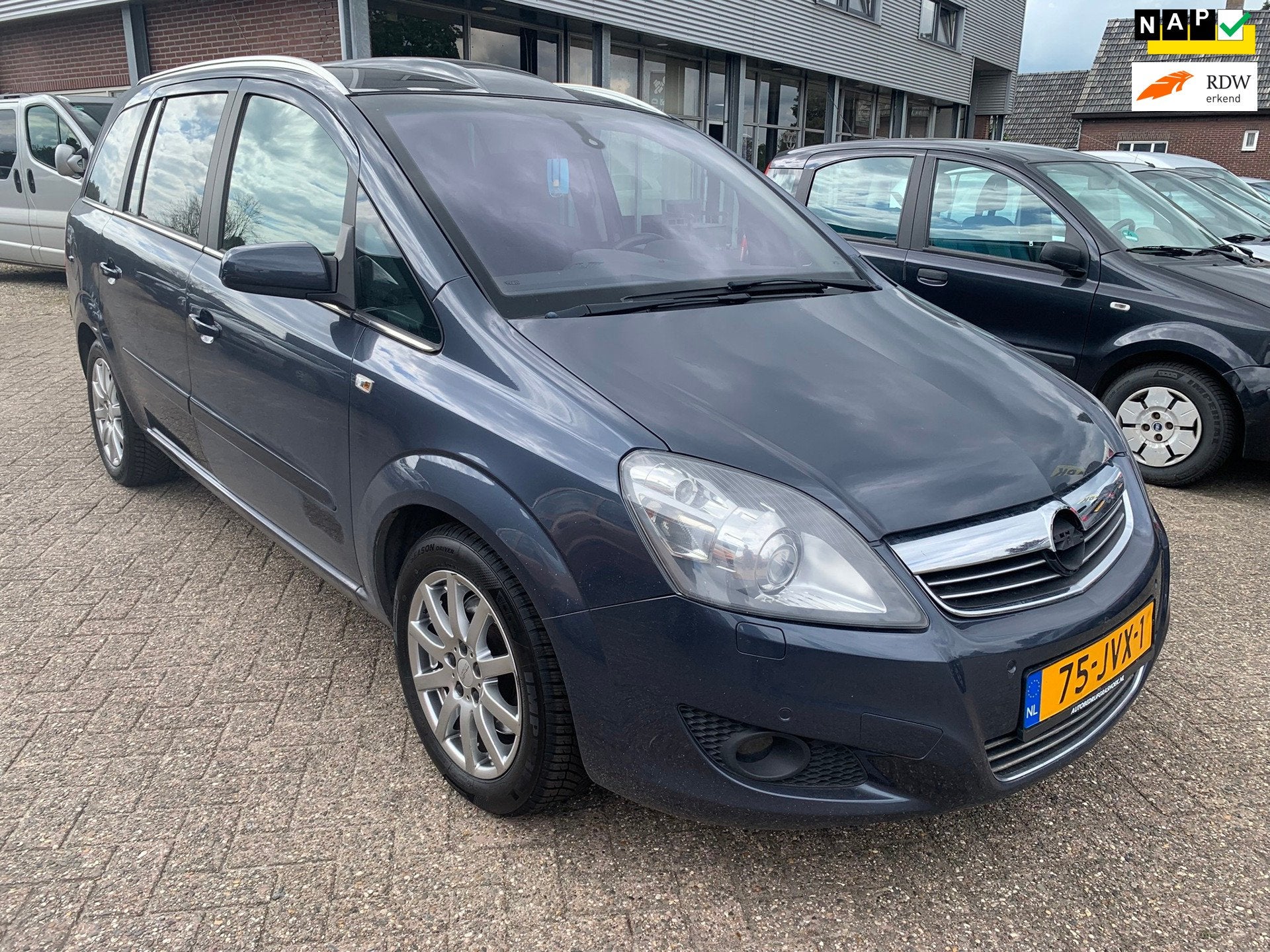 Opel Zafira 2.2 Cosmo AUTOMAAT € 2450.- 2009 1 JR. APK ZO, Auto's, Gebruikt, 4 cilinders, 150 pk, Origineel Nederlands