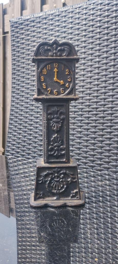 Vintage gietijzeren spaarpot in de vorm van een klok, Verzenden