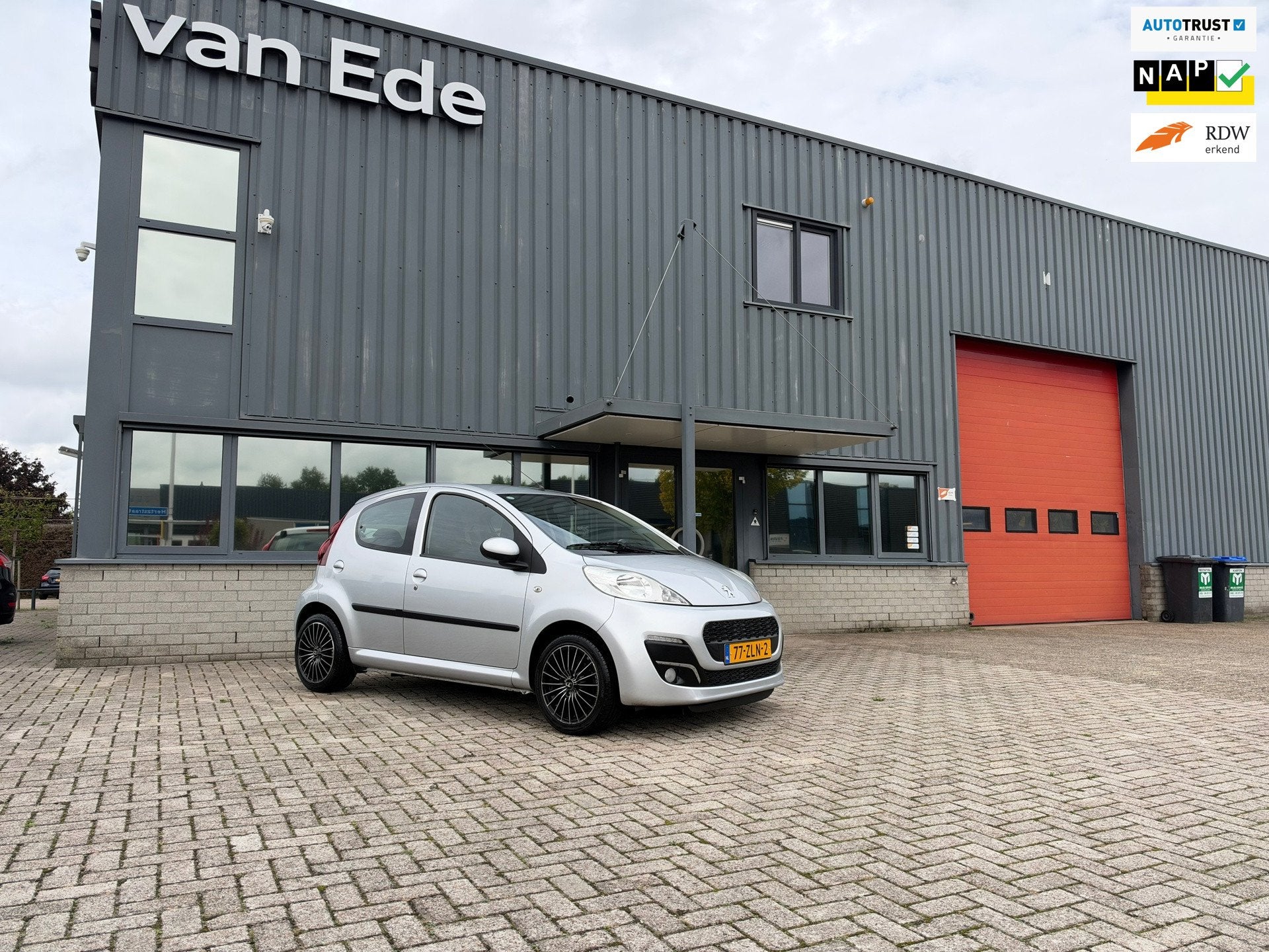 Peugeot 107 1.0 Active 5drs Automaat Airco LM velgen Nwe Apk, Auto's, Stof, Gebruikt, Zwart, Mistlampen
