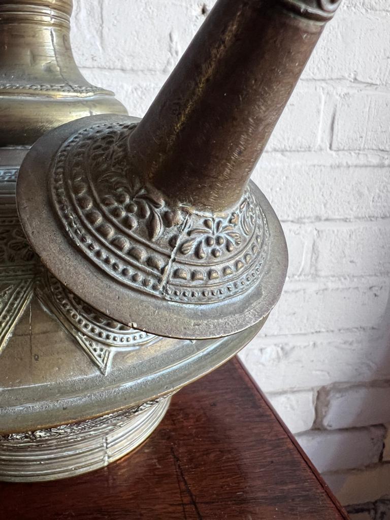 Antieke bronzen waterkan met gedetailleerde versieringen, Ophalen of Verzenden, Koper