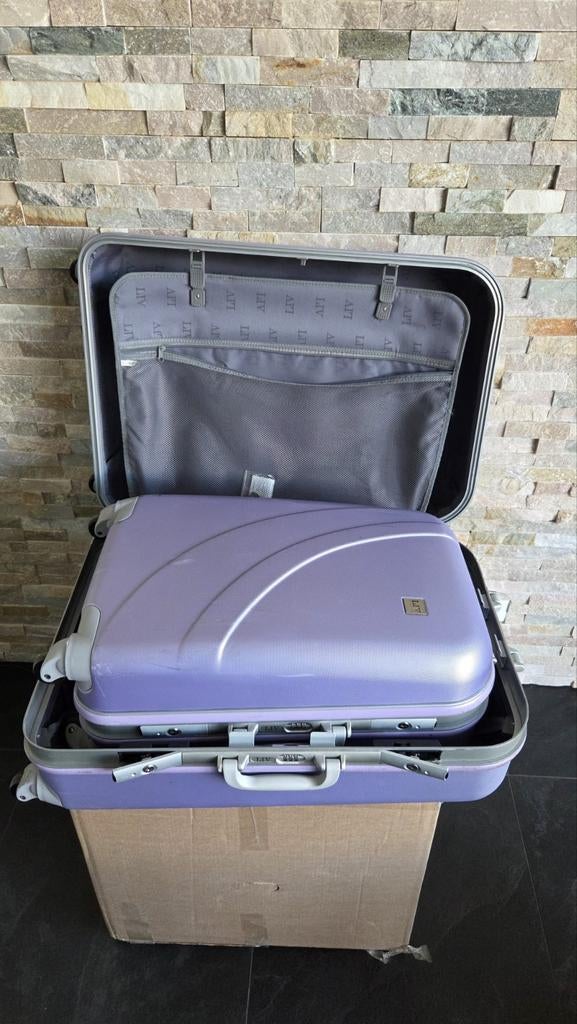 Set van 2 mooie LIV koffers: medium en groot, Gebruikt, Hard kunststof, 45 tot 55 cm, 70 cm of meer