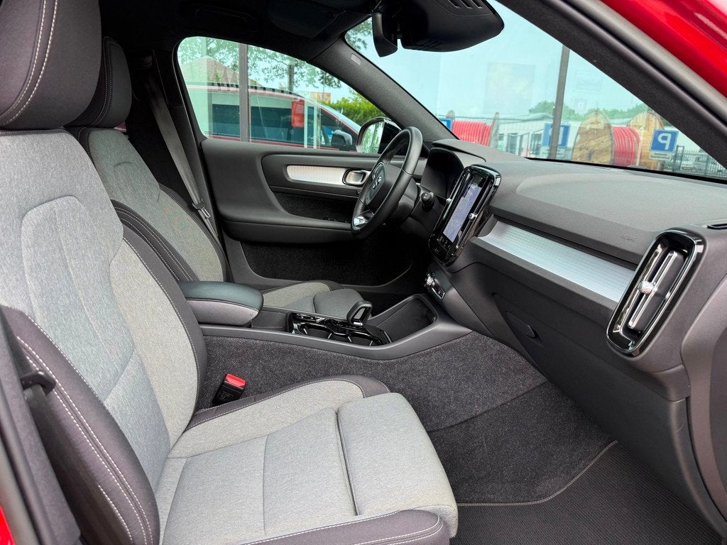 Volvo XC40 1.5 T4 Plug-in hybrid Plus Dark - Automaat - Navi, Auto's, Volvo, Stof, 129 pk, Plug-in hybride, Bedrijf