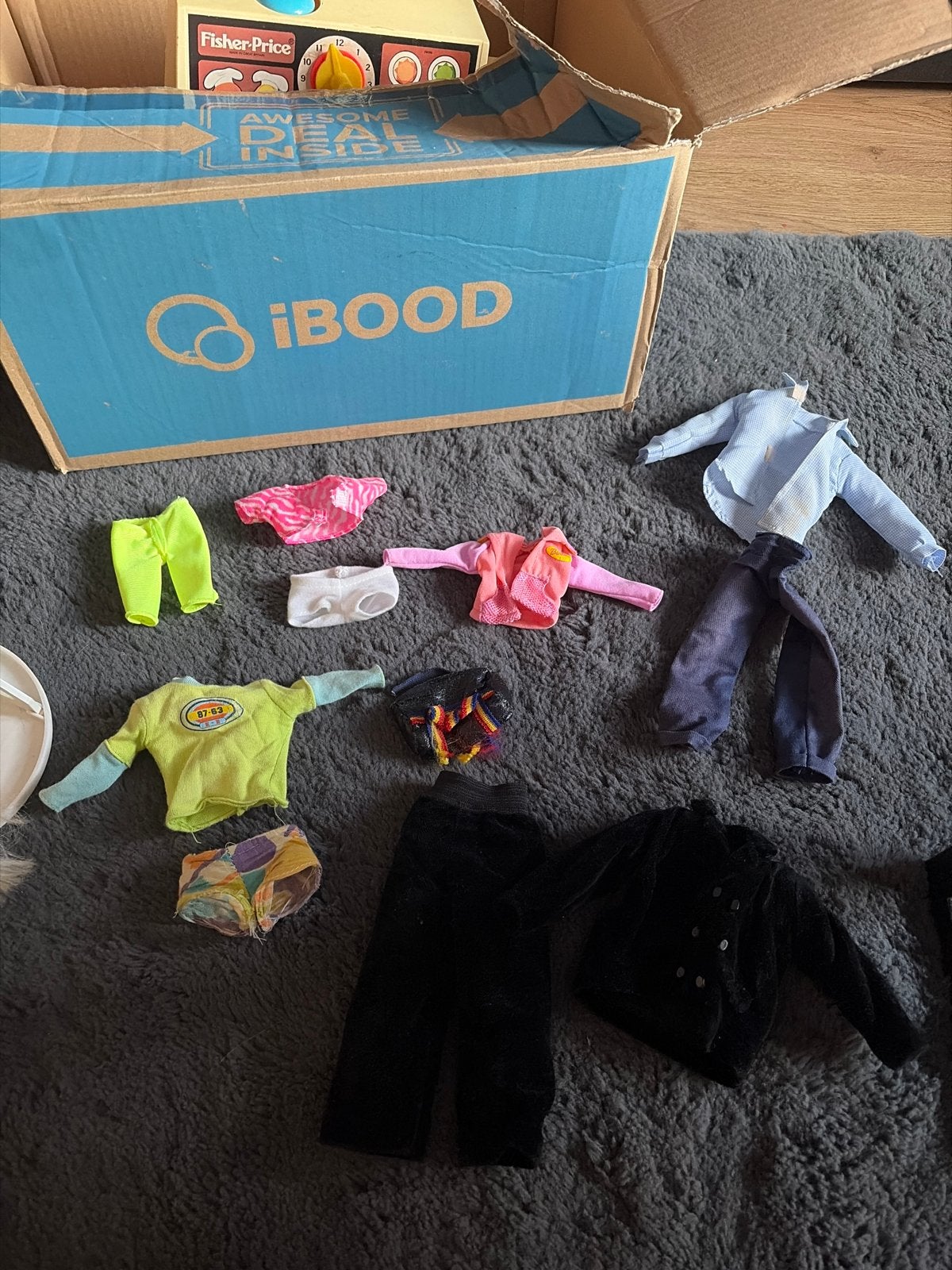 Barbie kledingpakket - diverse outfits en accessoires, Ophalen of Verzenden, Zo goed als nieuw, Barbie