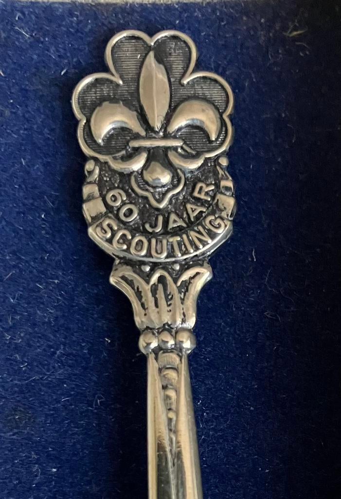 Lepeltje uit 1970   60 jaar Scouting in nieuw staat, Verzamelen, Scouting, Ophalen of Verzenden, Zo goed als nieuw, Overige typen