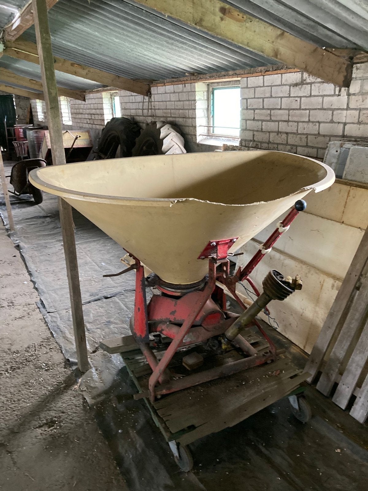 Vicon pendelstrooier kunstmest strooier, Ophalen, Gebruikt