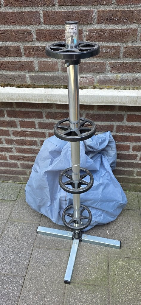 Bandenstandaard inclusief beschermhoes., Auto diversen, Velgenbomen, Ophalen, Gebruikt