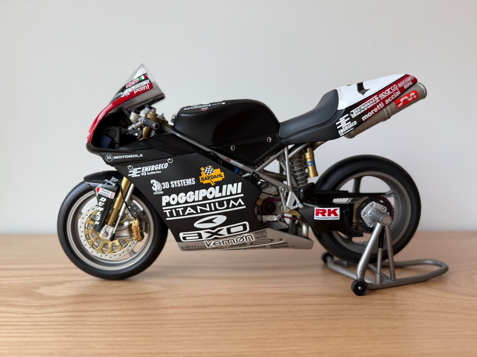 Minichamps 1:6 Pierfrancesco Chili Ducati 998R 2002, Ophalen, Zo goed als nieuw, Motor