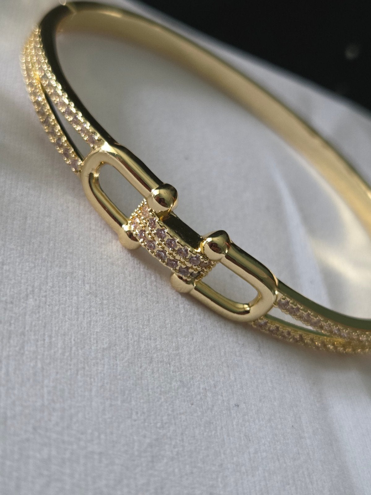 Gucci Horsebit bracelet goudkleur stainless steel €5, Sieraden, Tassen en Uiterlijk, Armbanden, Staal, Nieuw, Ophalen of Verzenden