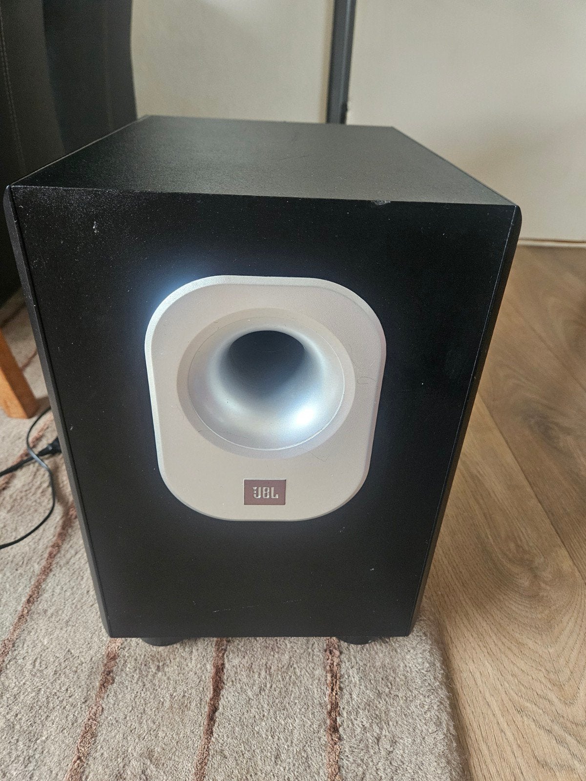 JBL Subwoofer - Krachtige bas voor uw home cinema, Gebruikt, Ophalen of Verzenden, Geschikt voor surround/home cinema, Subwoofer