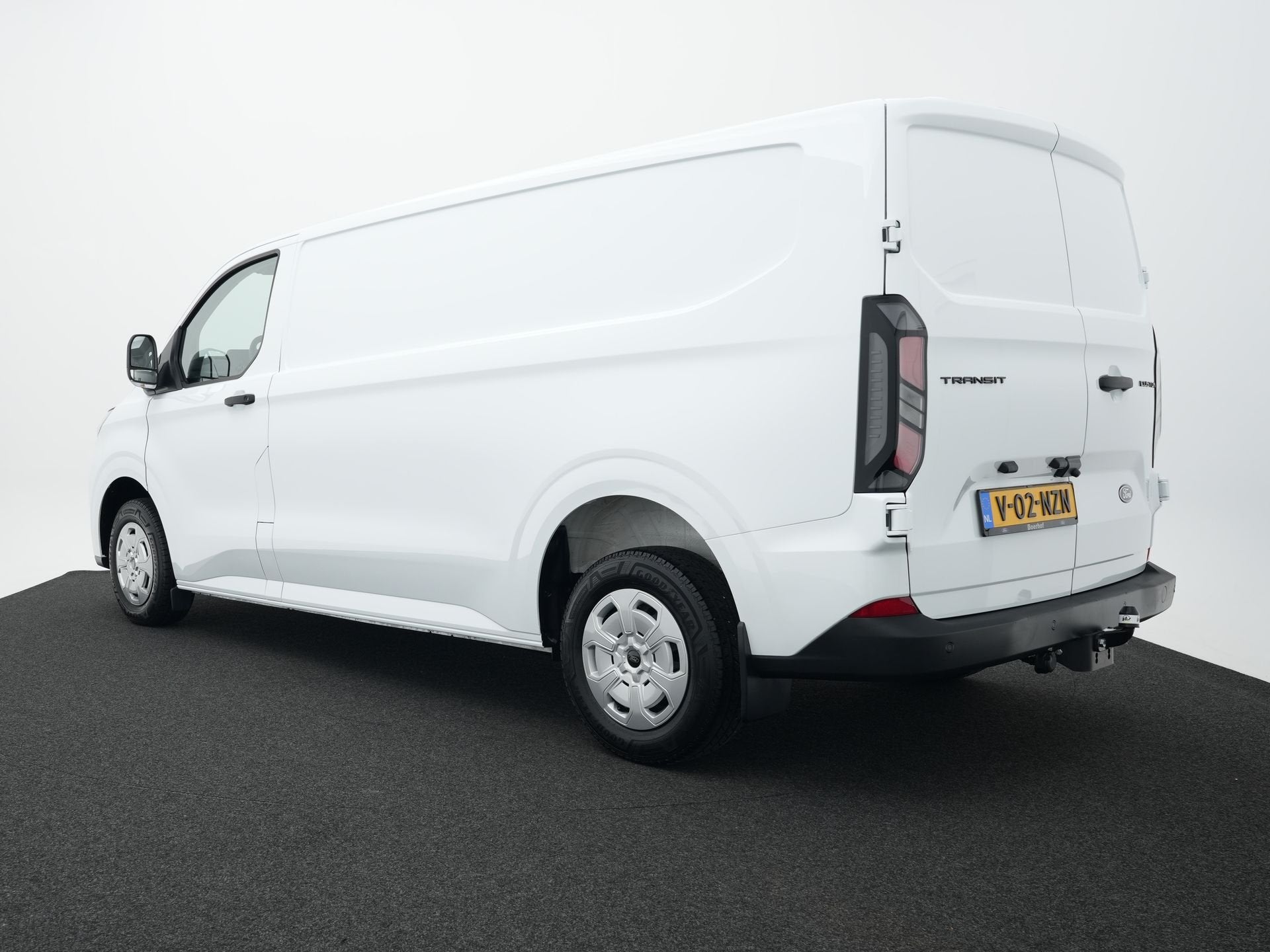 Ford Transit Custom 300 2.0 TDCI L2H1 Trend | Achteruit rijc, Auto's, Voorwielaandrijving, Dealer onderhouden, 136 pk, Gebruikt