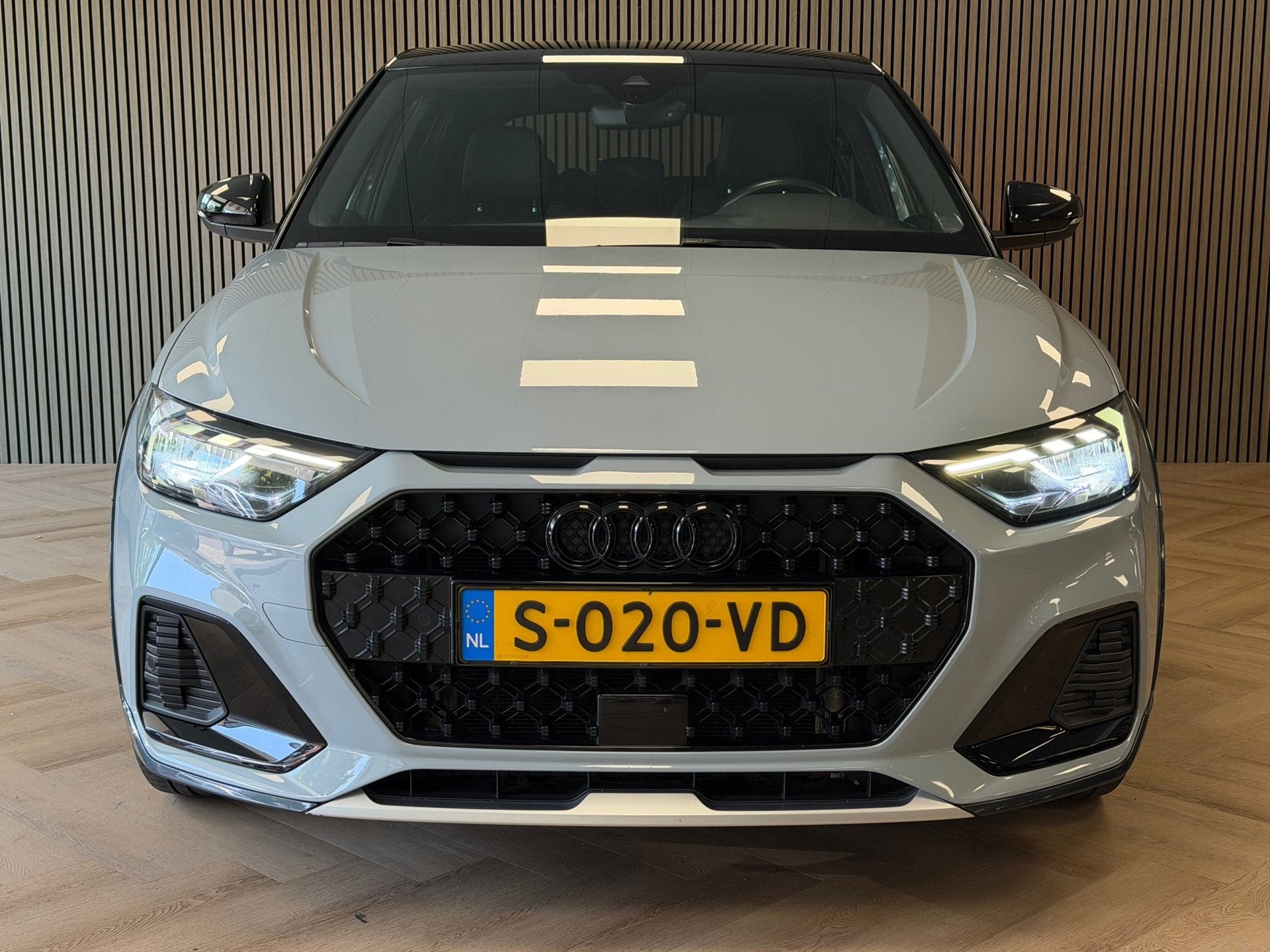 Audi A1 citycarver 30 TFSI S-Line AUT AMBIANT VERLICHTING AP, Auto's, Audi, Euro 6, Met garantie (alle), Leder en Stof, 49 €/maand