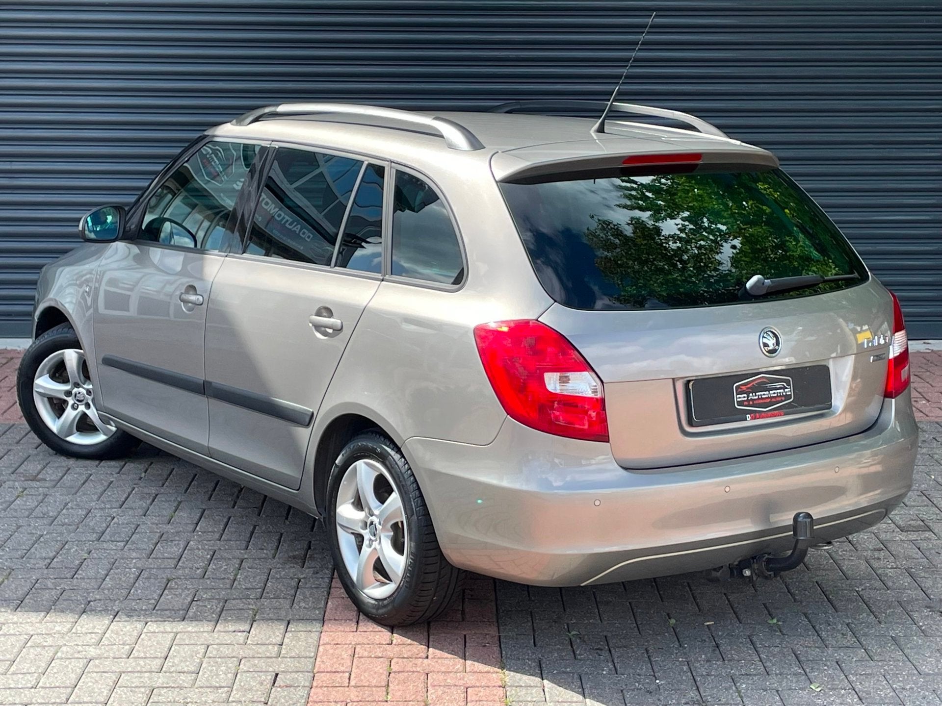Skoda Fabia Combi 1.2 TSI Elegance Trekhaak | Pdc | Cruise |, Voorwielaandrijving, Euro 5, Zwart, 4 cilinders