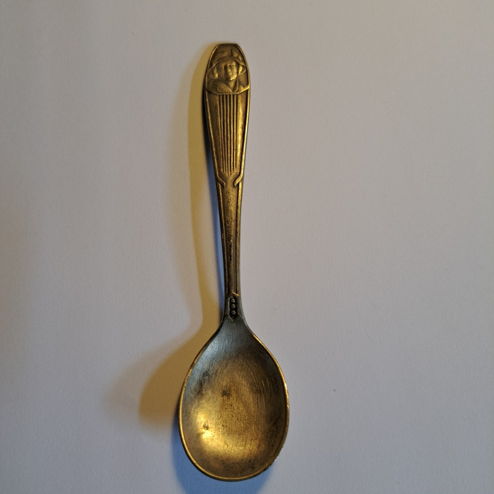 Antieke bronzen lepel met decoratie, Antiek en Kunst, Antiek | Bestek, Ophalen of Verzenden