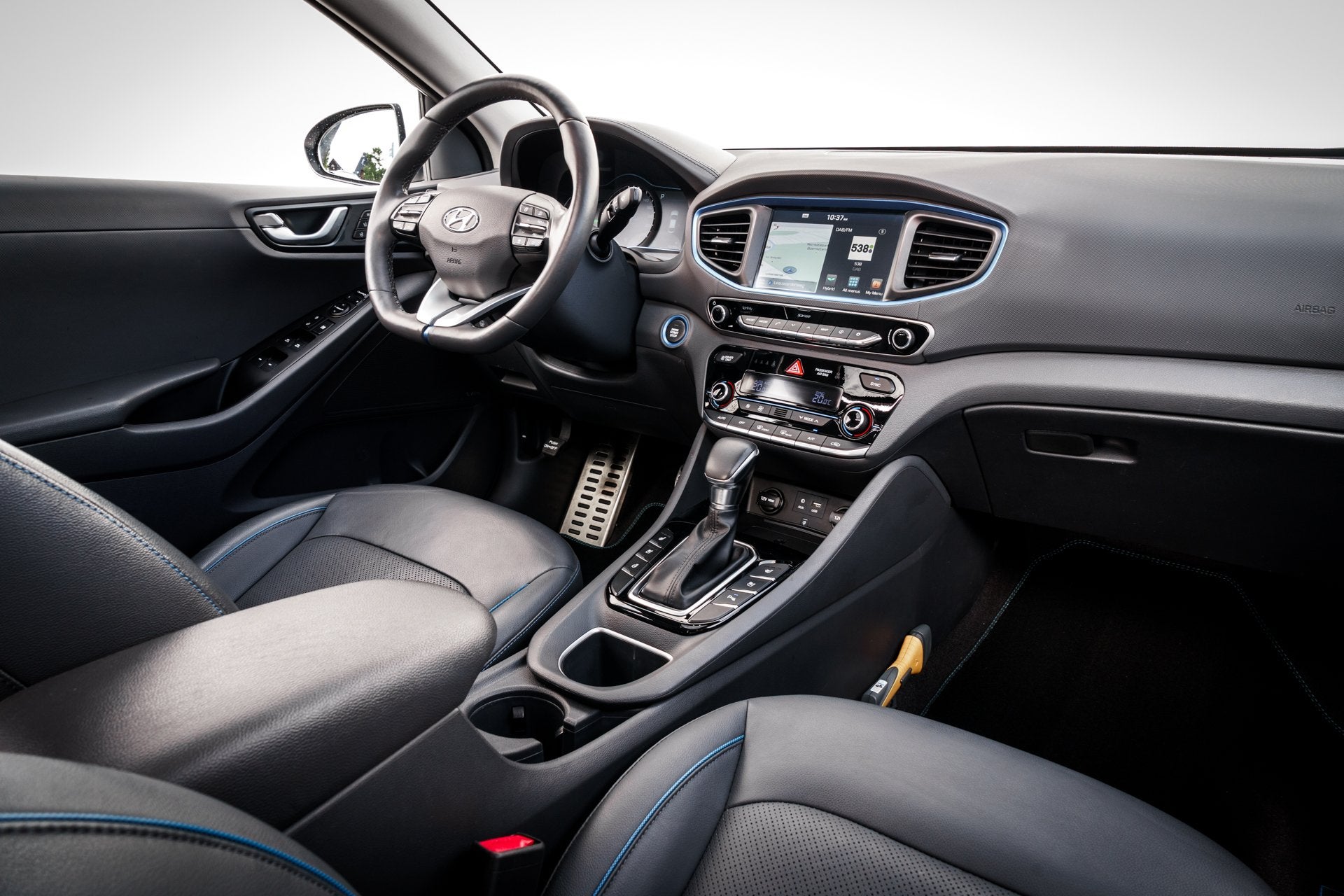 Hyundai IONIQ 1.6 GDi Blue Drive Premium | Leder | Schuifdak, Auto's, 28 km/l, Gebruikt, Met garantie (alle), Wit