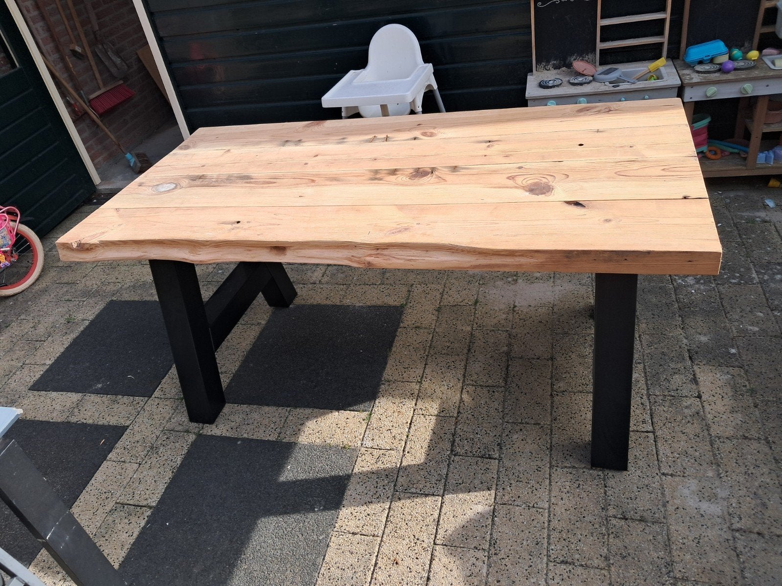 Robuuste houten tafel met metalen onderstel, Ophalen, Gebruikt, Rechthoekig, Hout