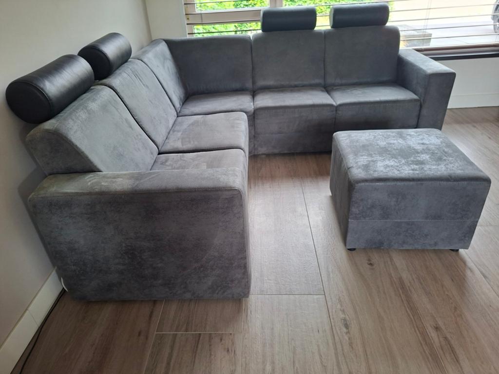 Comfortabele hoekbank 230x230 cm met sierkussens, Gebruikt, Hoekbank, 75 tot 100 cm, Ophalen of Verzenden