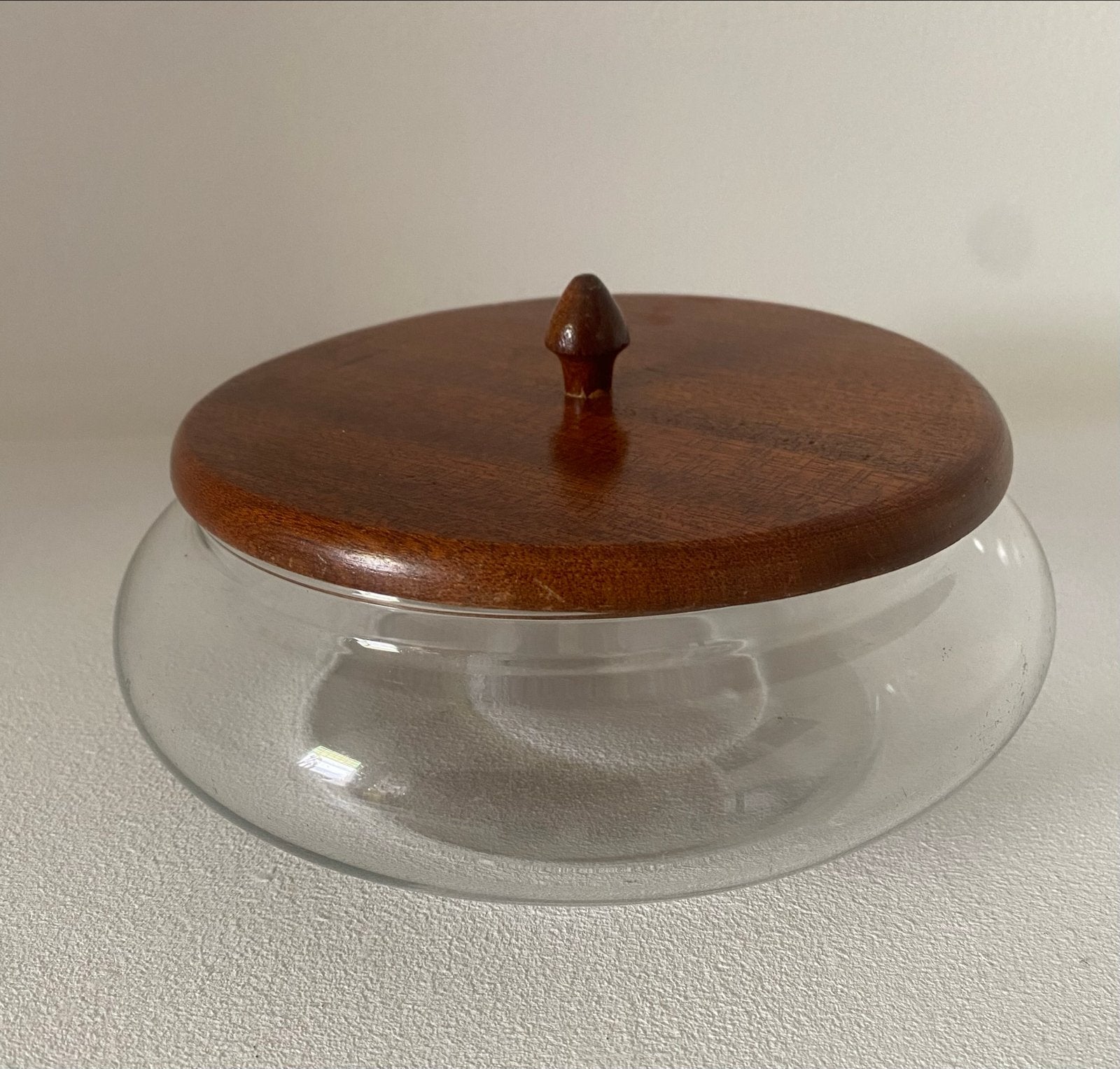 Vintage bonbonschaal koekjes glas teak deksel/ Jacques Boon, Ophalen of Verzenden