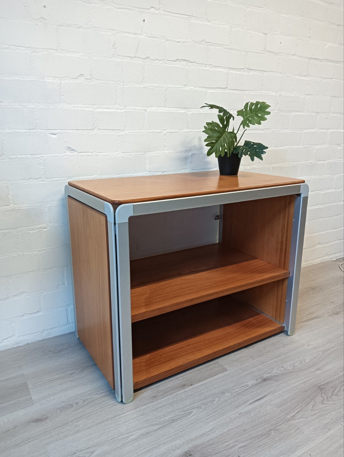 Arne Jacobsen, Montana. Kastje of audiomeubel, Gebruikt, 50 tot 100 cm, Modern, 25 tot 50 cm