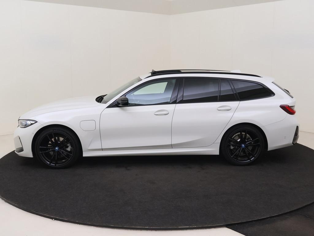 BMW 3-serie Touring 330e M-Sport Trekhaak/Widescreen/H&K, 1998 cc, Gebruikt, 4 cilinders, Met garantie (alle)