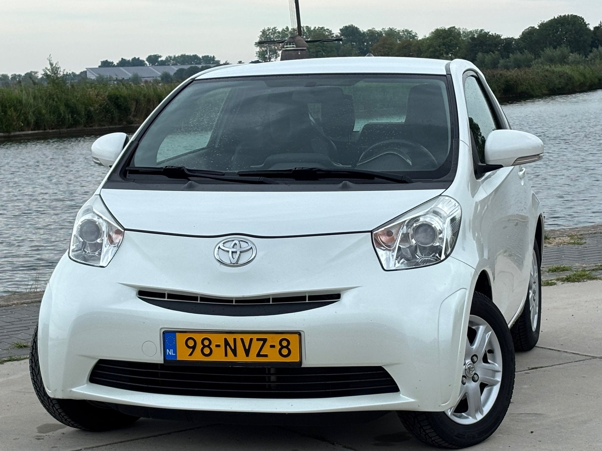 Toyota IQ 1.0 VVTi Comfort Automaat - Pearl White - 59dkm -, Auto's, Gebruikt, 4 stoelen, Leder en Stof, Euro 4