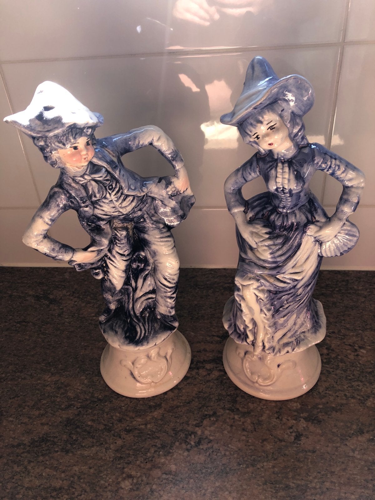 Delfts blauw beeldjes: Jongen en meisje, Ophalen of Verzenden, Gebruikt, Mens