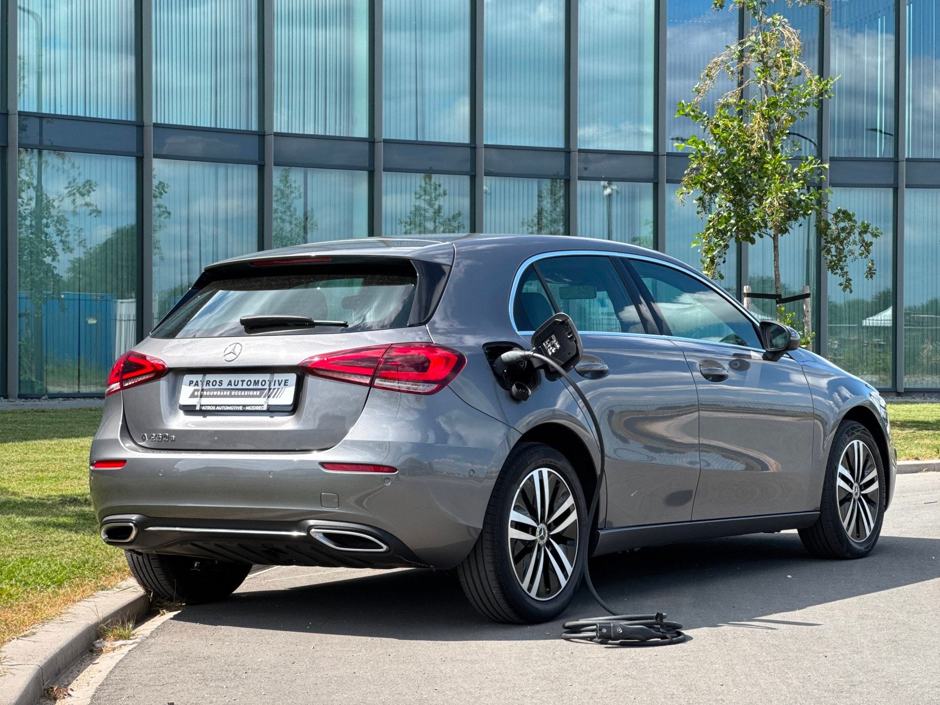 Mercedes-Benz A-klasse 250 e // Plug-in Hybrid // Business L, Auto's, Dealer onderhouden, Gebruikt, 4 cilinders, Leder en Stof