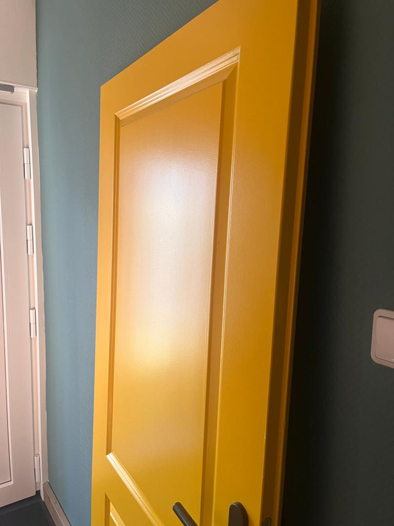 Opdekdeur - Gele Binnendeur met Modern Beslag, Doe-het-zelf en Verbouw, Deuren en Horren, Ophalen, Gebruikt, 80 tot 100 cm, Binnendeur