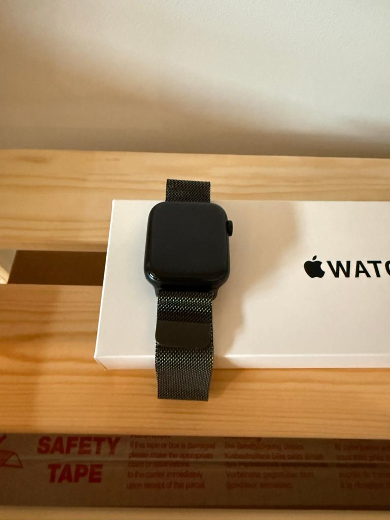 Apple Watch SE 3 met Milanese band + factuur & garantie, Ophalen, Afstand, Zwart, IOS
